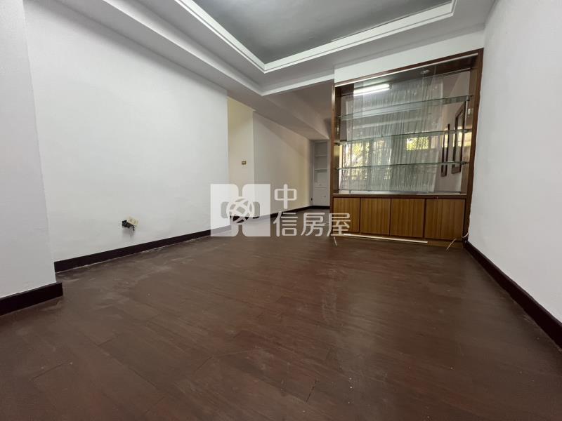 崇誨市場電梯三房房屋室內格局與周邊環境