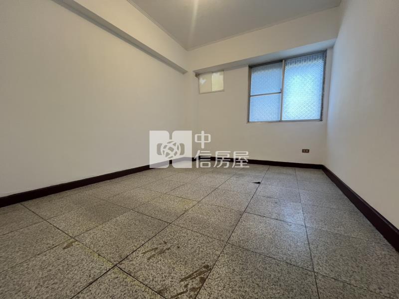 崇誨市場電梯三房房屋室內格局與周邊環境