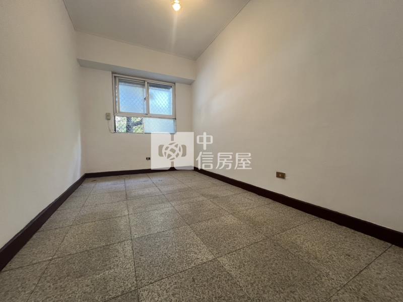 崇誨市場電梯三房房屋室內格局與周邊環境