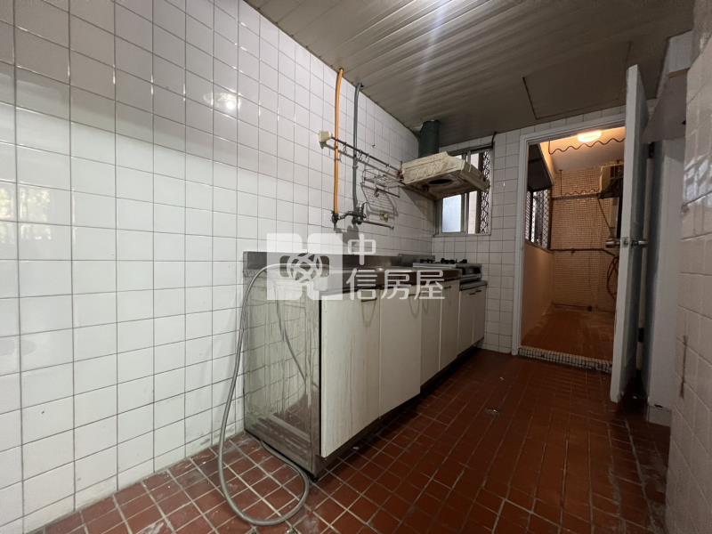 崇誨市場電梯三房房屋室內格局與周邊環境