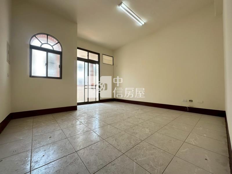 烏日榮泉公園大地坪可隔孝親房臨路別墅房屋室內格局與周邊環境