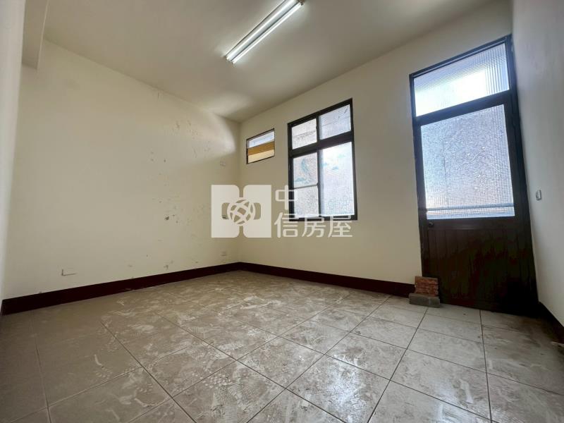 烏日榮泉公園大地坪可隔孝親房臨路別墅房屋室內格局與周邊環境