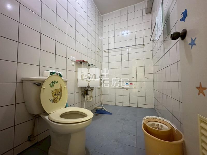 烏日榮泉公園大地坪可隔孝親房臨路別墅房屋室內格局與周邊環境