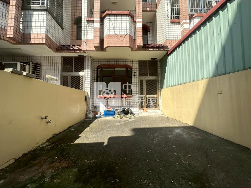 烏日榮泉公園大地坪可隔孝親房臨路別墅房屋室內格局與周邊環境