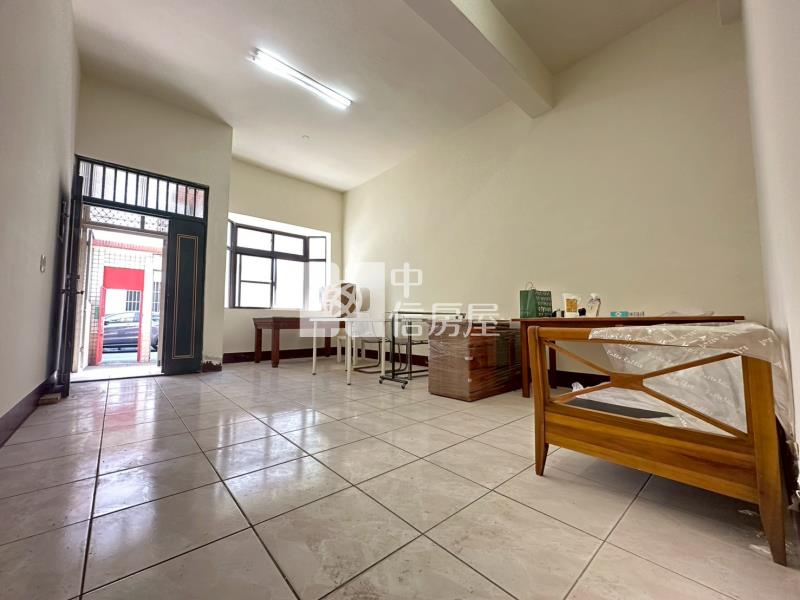 烏日榮泉公園大地坪可隔孝親房臨路別墅房屋室內格局與周邊環境