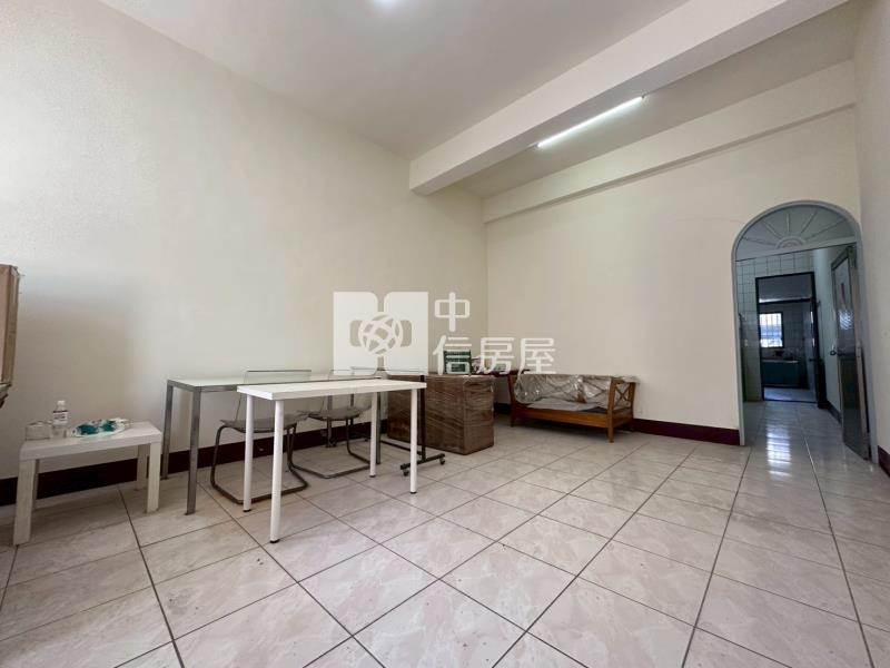 烏日榮泉公園大地坪可隔孝親房臨路別墅房屋室內格局與周邊環境