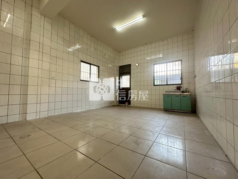 烏日榮泉公園大地坪可隔孝親房臨路別墅房屋室內格局與周邊環境