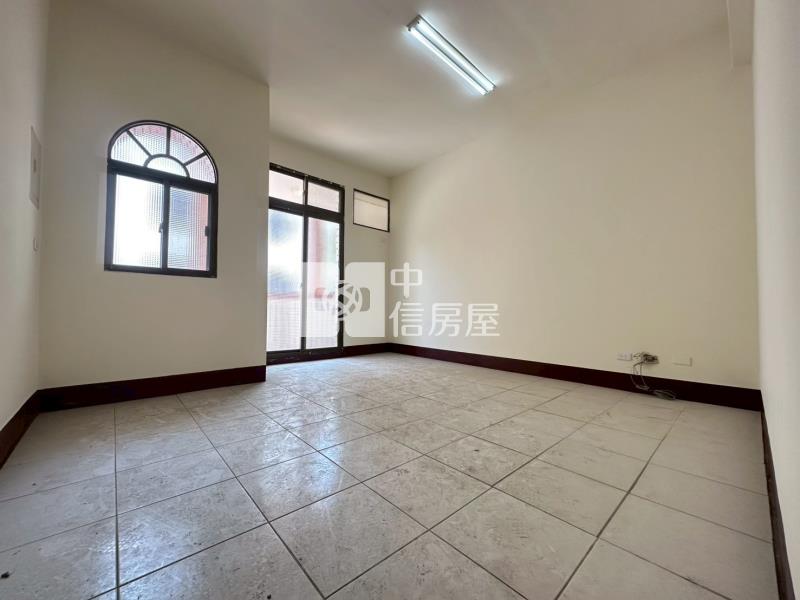 烏日榮泉公園大地坪可隔孝親房臨路別墅房屋室內格局與周邊環境