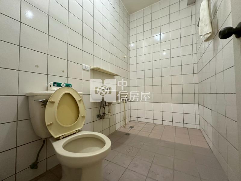 烏日榮泉公園大地坪可隔孝親房臨路別墅房屋室內格局與周邊環境