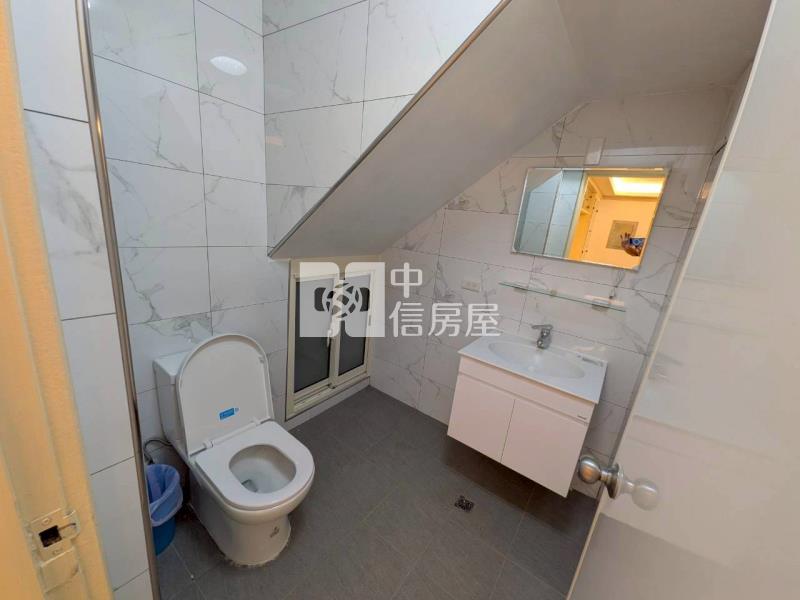 陽光山林雙併透天房屋室內格局與周邊環境