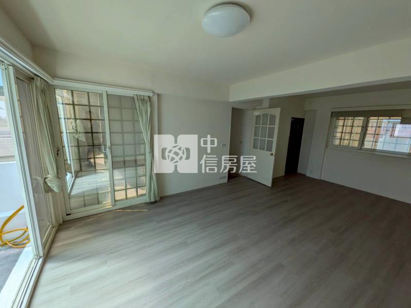 陽光山林雙併透天房屋室內格局與周邊環境