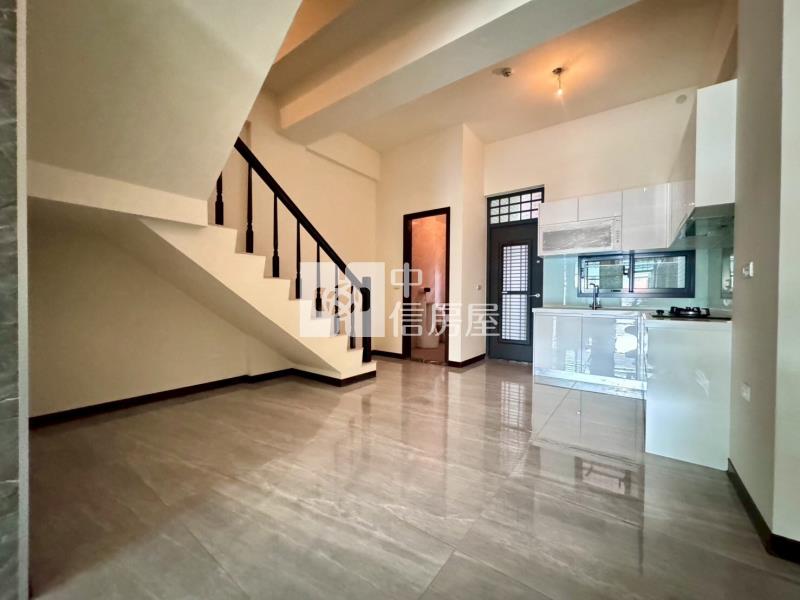 草屯南開學區全新電梯別墅房屋室內格局與周邊環境