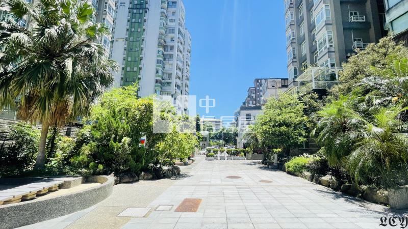 市中心面海高樓挑高溫泉熱湯屋房屋室內格局與周邊環境