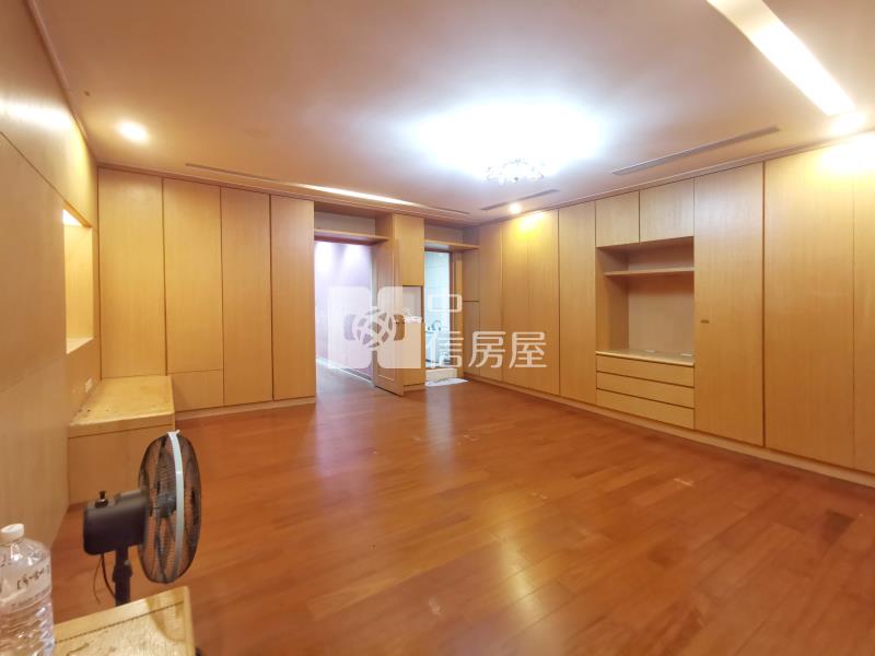 正昌平路熱鬧透店房屋室內格局與周邊環境