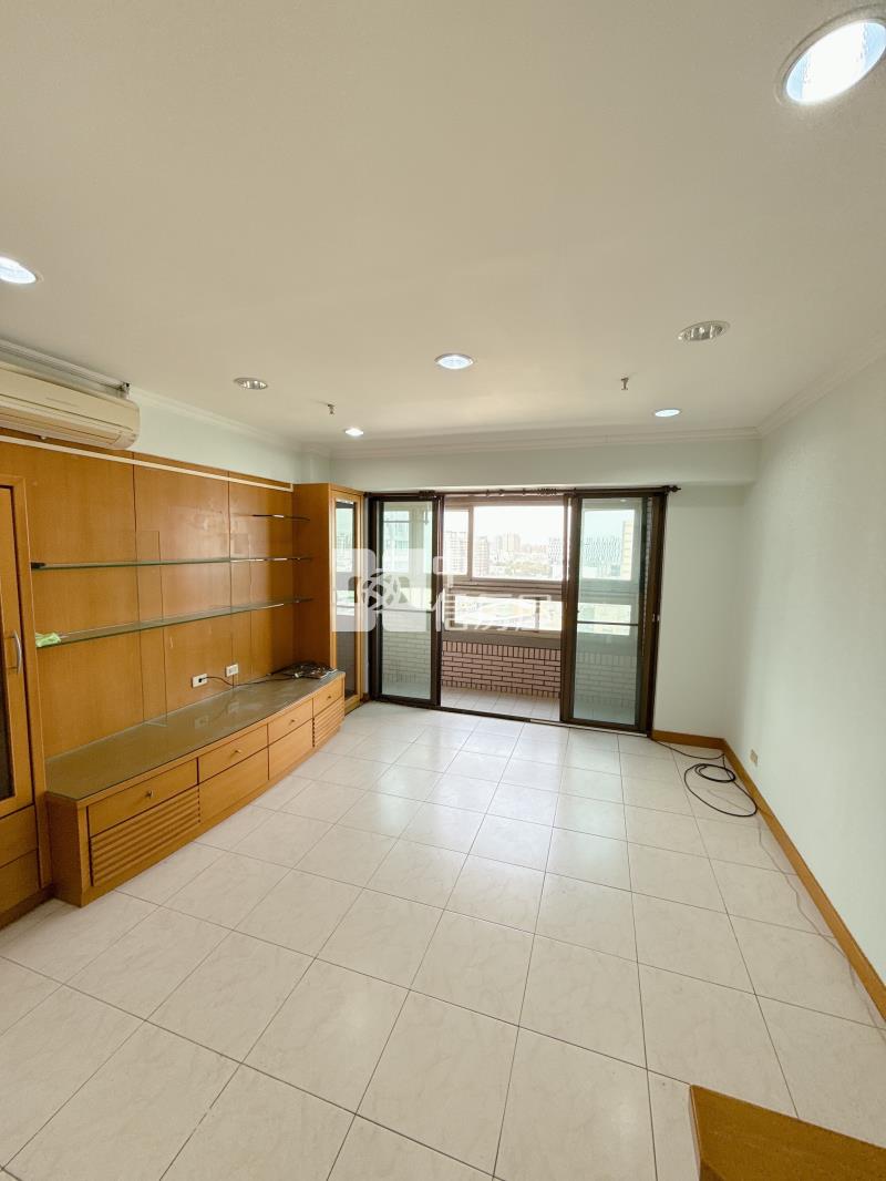 鄉城陽光鎮美三房+平車房屋室內格局與周邊環境