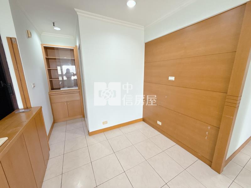 鄉城陽光鎮美三房+平車房屋室內格局與周邊環境