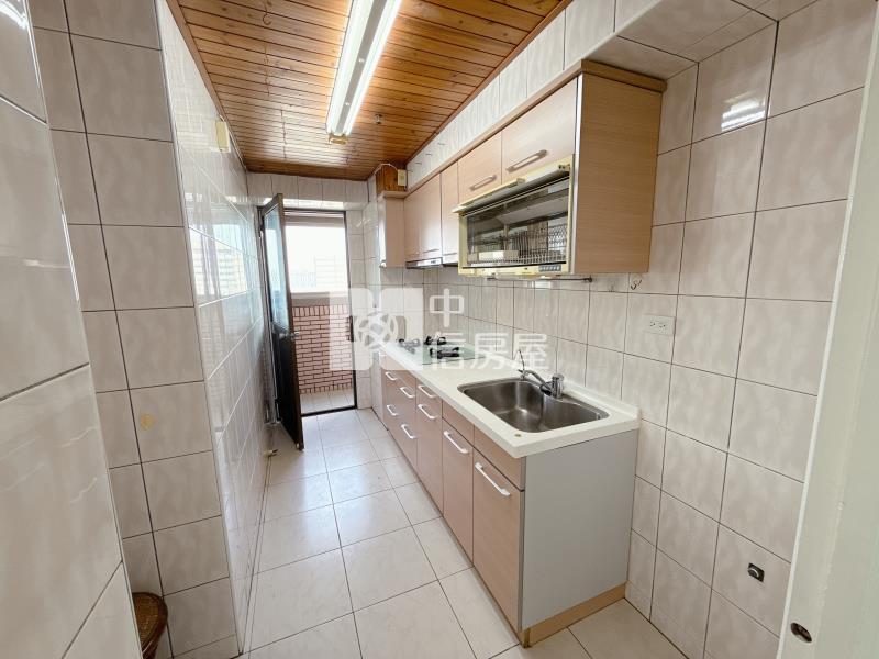 鄉城陽光鎮美三房+平車房屋室內格局與周邊環境