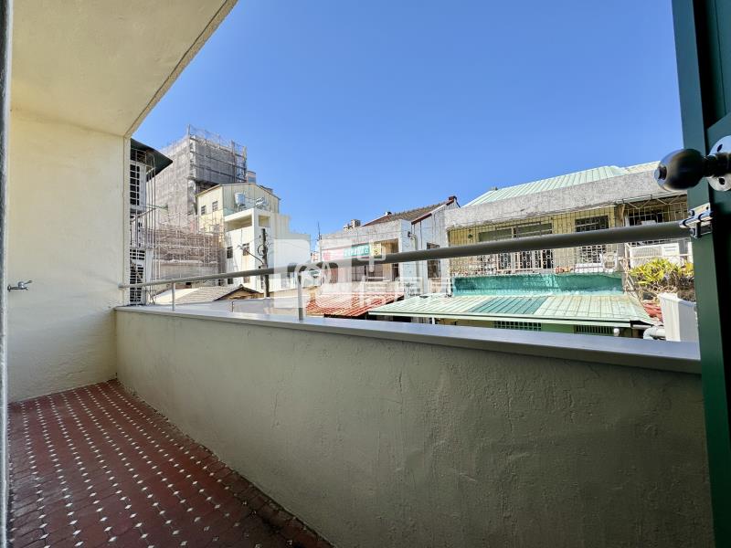 專任!東山路絕美透天一卡皮箱入住!房屋室內格局與周邊環境