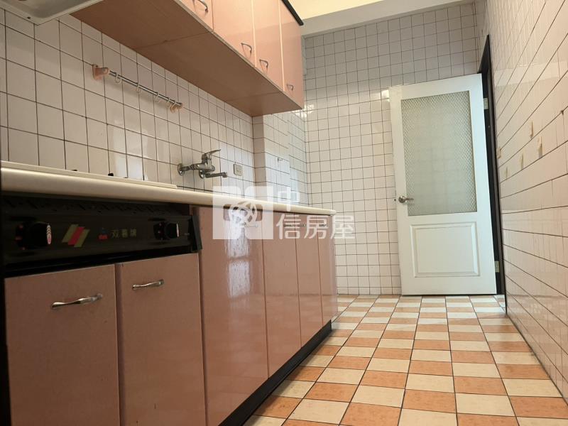 中國醫旁健身採光3+1房屋室內格局與周邊環境