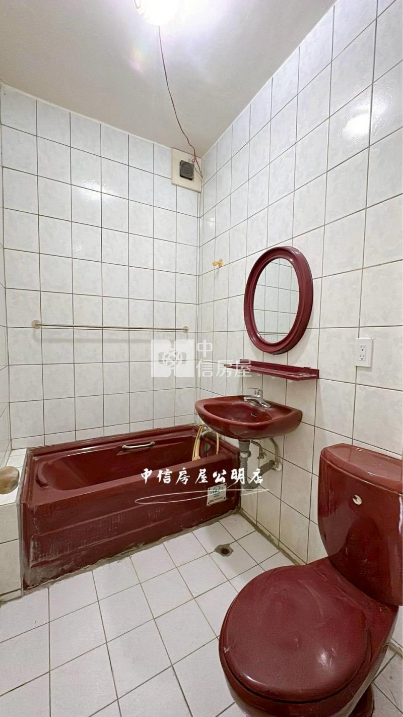 嘉義市劉厝活巷孝親車庫別墅房屋室內格局與周邊環境