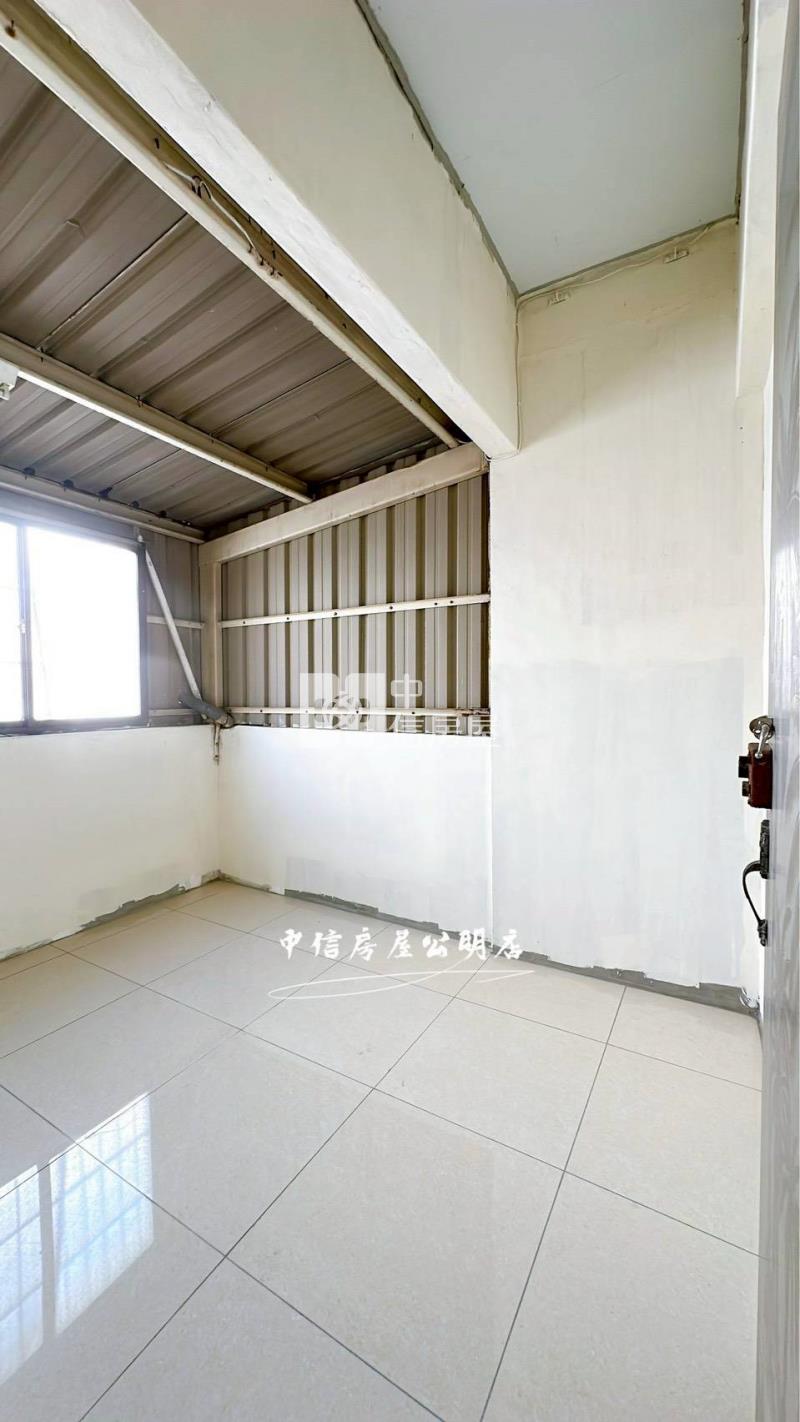 嘉義市劉厝活巷孝親車庫別墅房屋室內格局與周邊環境