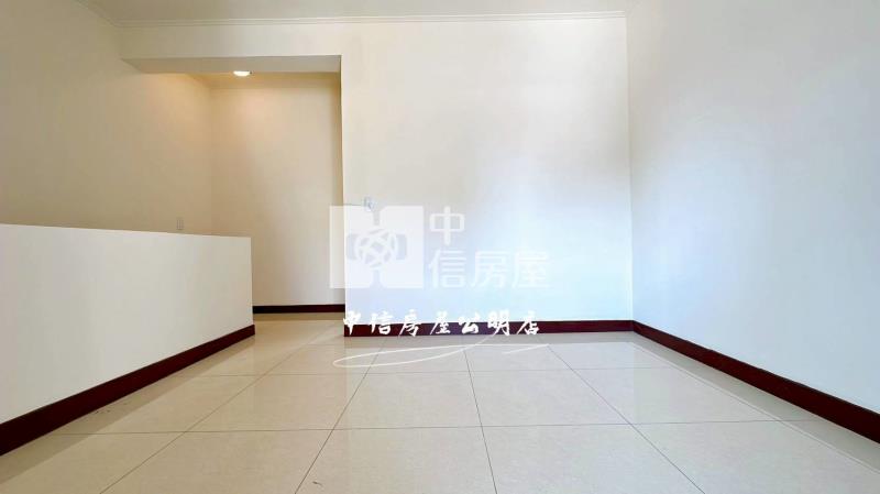 嘉義市劉厝活巷孝親車庫別墅房屋室內格局與周邊環境