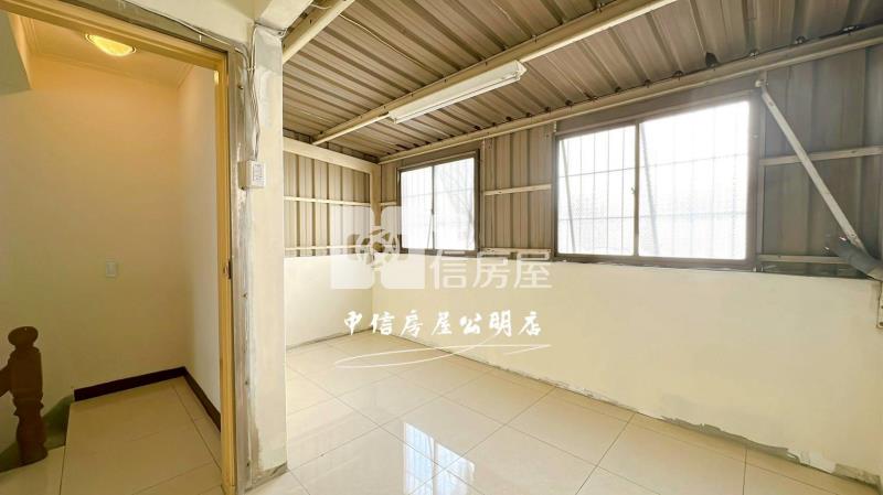 嘉義市劉厝活巷孝親車庫別墅房屋室內格局與周邊環境