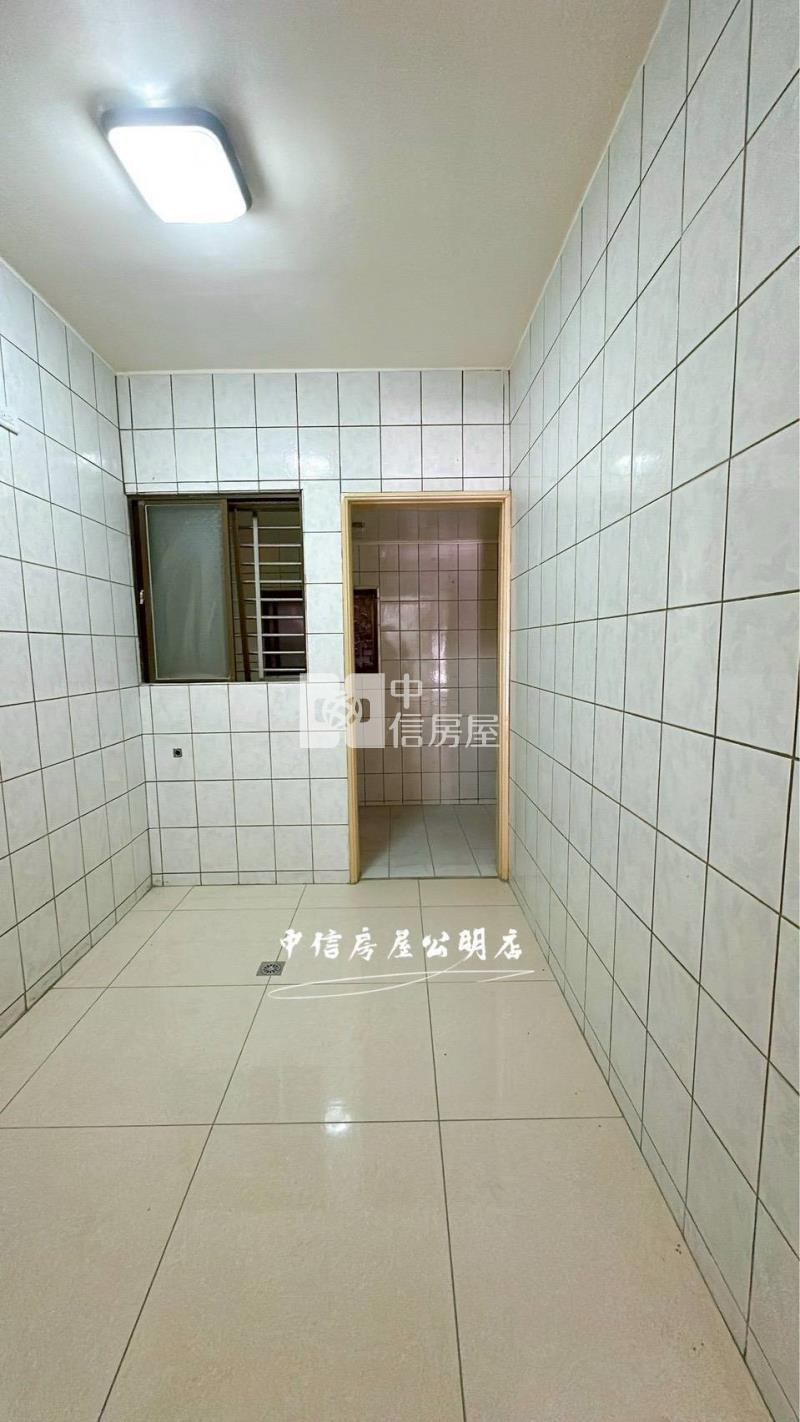 嘉義市劉厝活巷孝親車庫別墅房屋室內格局與周邊環境