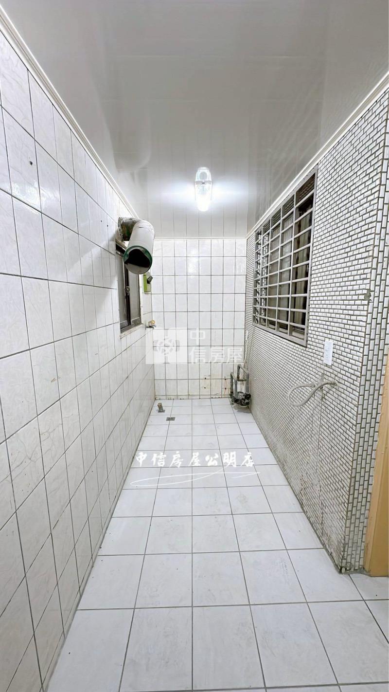 嘉義市劉厝活巷孝親車庫別墅房屋室內格局與周邊環境