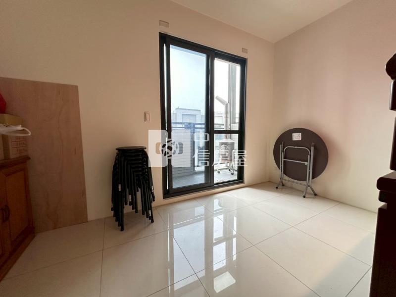 大里極光計畫輕屋齡前院停車透天房屋室內格局與周邊環境