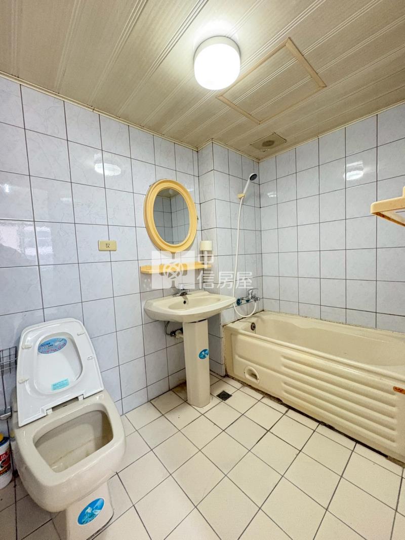 嶺東知高商圈大三房附車位房屋室內格局與周邊環境