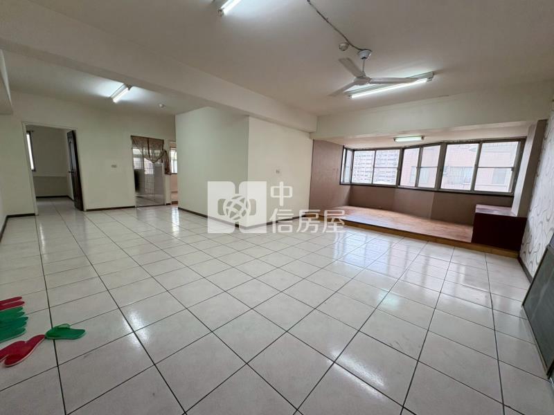 嶺東知高商圈大三房附車位房屋室內格局與周邊環境