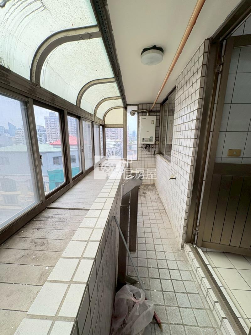 嶺東知高商圈大三房附車位房屋室內格局與周邊環境