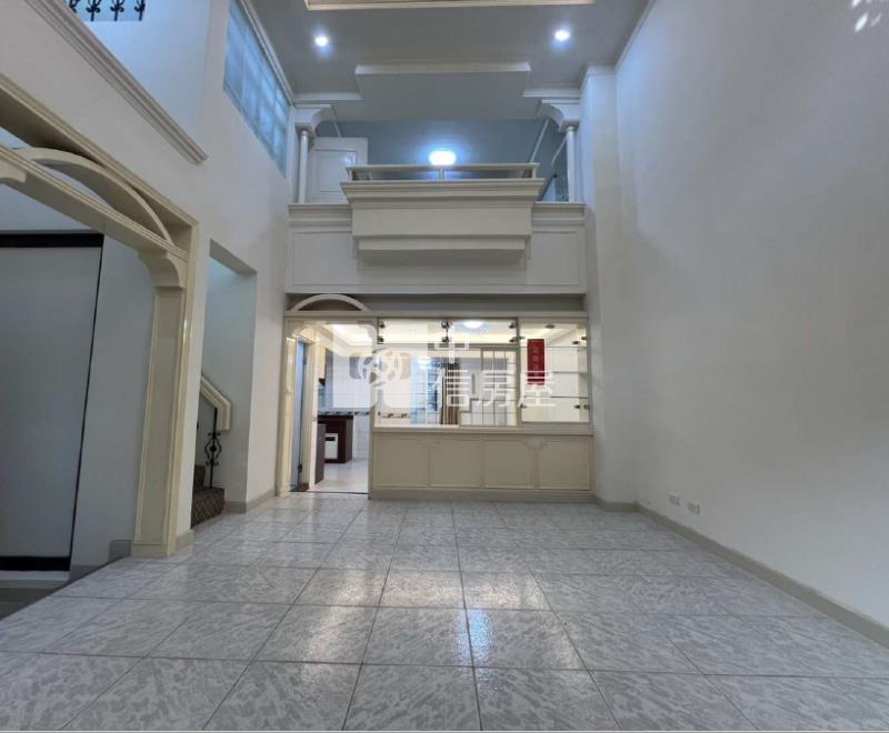 陽光山林全新整理美別墅房屋室內格局與周邊環境