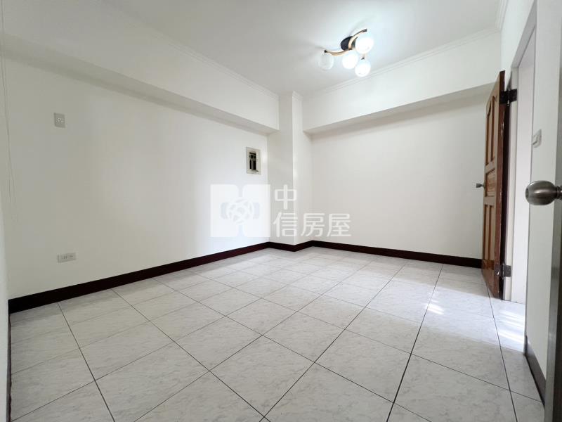 東安國中低總價電梯美三房房屋室內格局與周邊環境