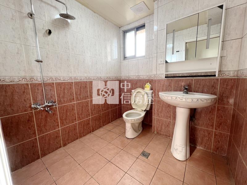 東安國中低總價電梯美三房房屋室內格局與周邊環境