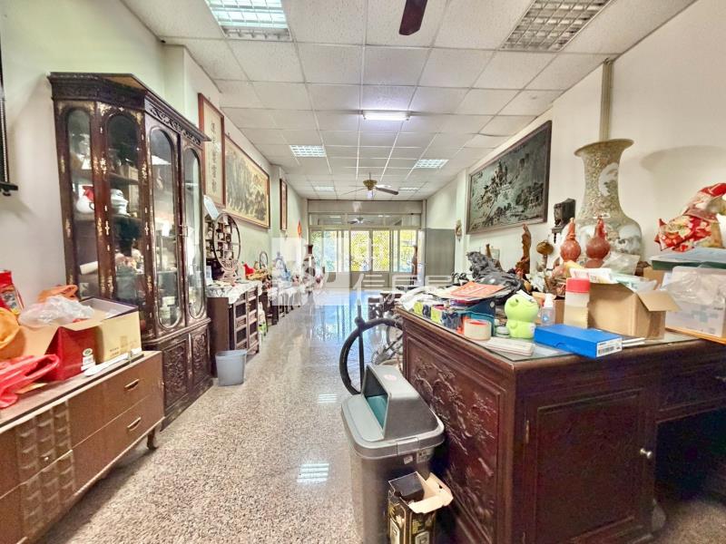 臨路雙車邊間透天A房屋室內格局與周邊環境