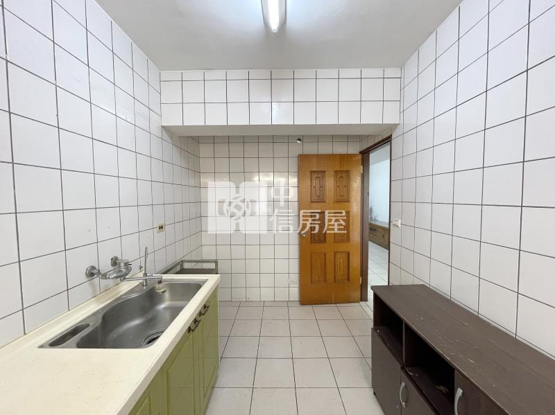 京華富第三房車位房屋室內格局與周邊環境