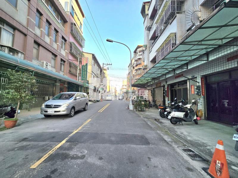 潭子勝利商圈全新電墅房屋室內格局與周邊環境