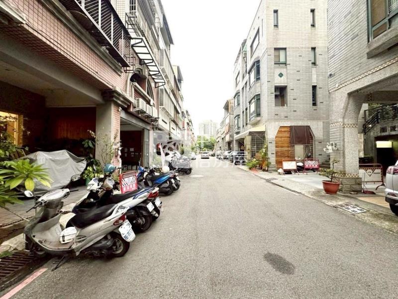 文華高中捷運站6+7樓三房平車房屋室內格局與周邊環境