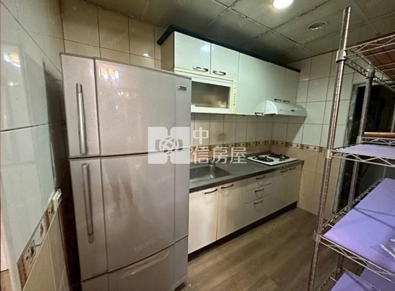 山仔頂稀有一樓美寓門口停車房屋室內格局與周邊環境