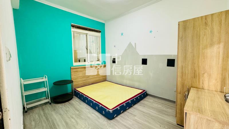 山仔頂稀有一樓美寓門口停車房屋室內格局與周邊環境