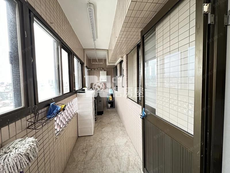 國泰逸園新穎大4房平車房屋室內格局與周邊環境