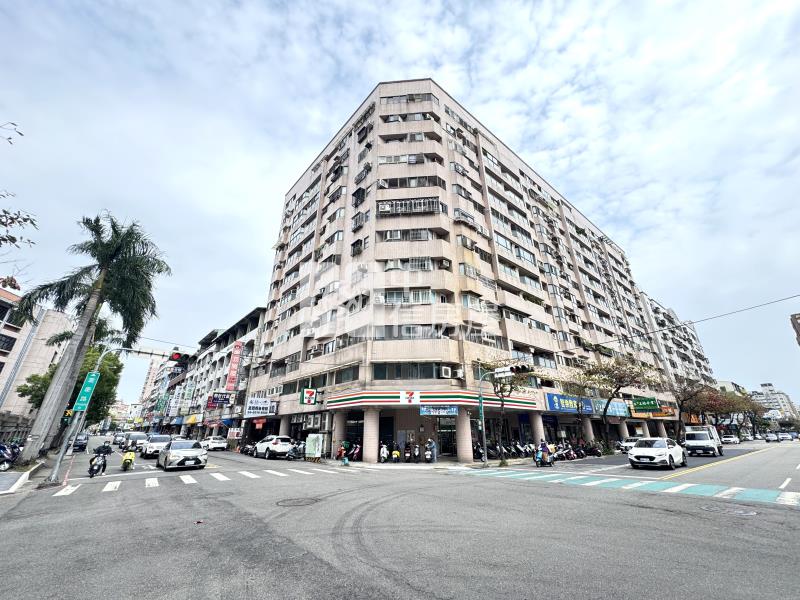 國泰逸園新穎大4房平車房屋室內格局與周邊環境