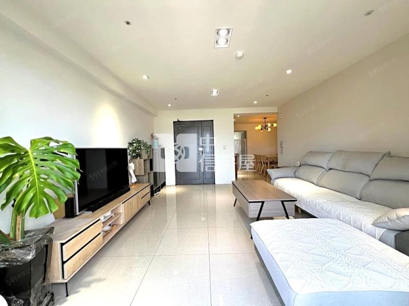 國泰逸園新穎大4房平車房屋室內格局與周邊環境