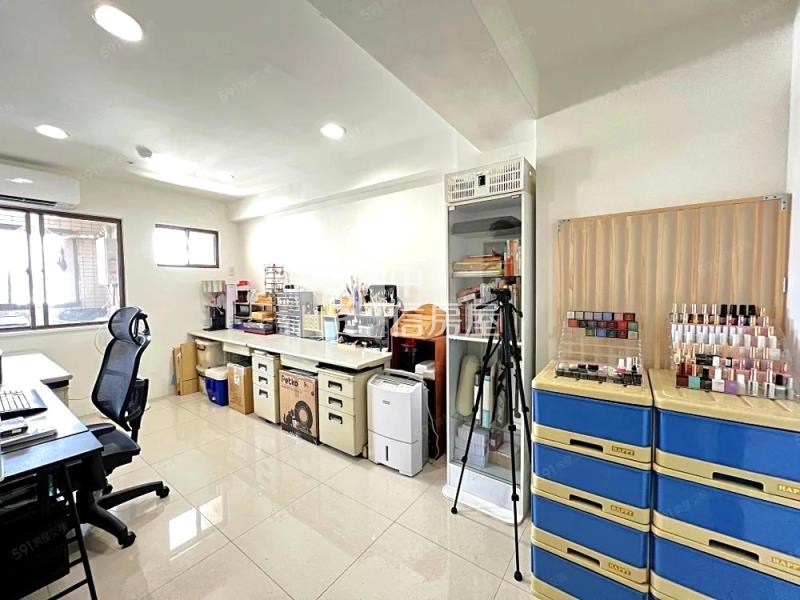 國泰逸園新穎大4房平車房屋室內格局與周邊環境