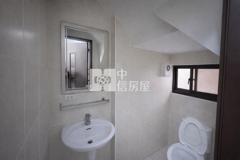 東區新天地大面寬透店房屋室內格局與周邊環境