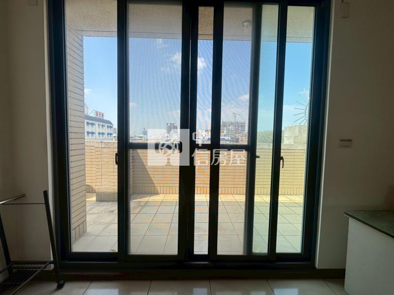 東區新天地大面寬透店房屋室內格局與周邊環境