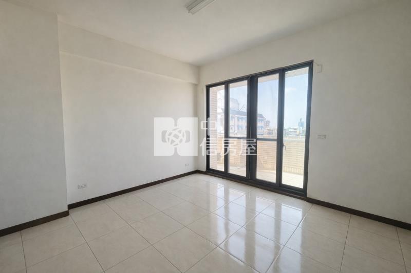 東區新天地大面寬透店房屋室內格局與周邊環境