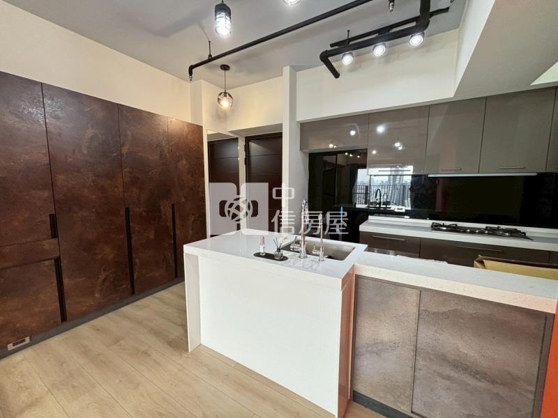 (東方紐約)綠園道旁~東方紐約三房平車高樓視野戶房屋室內格局與周邊環境